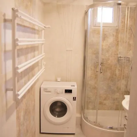 Home3city Kolobrzeska غدانسك