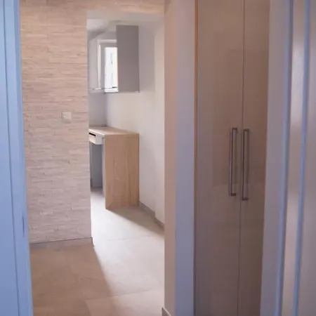 Home3city Kolobrzeska غدانسك