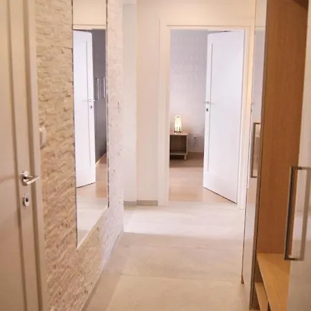Home3city Kolobrzeska * غدانسك