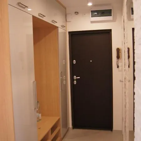 Home3city Kolobrzeska غدانسك